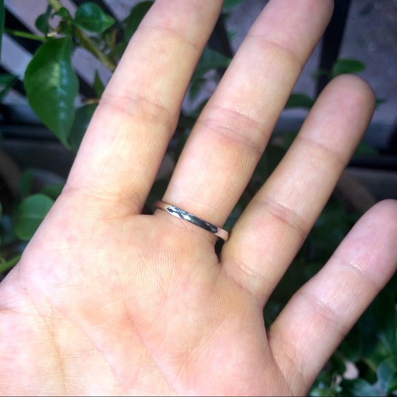 new! “lila” Engagement Style Women’s Crystal Ring - Picture 4 of 4